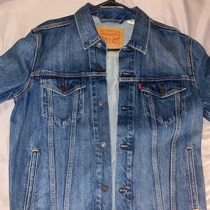 Men medium Levi’s jacket